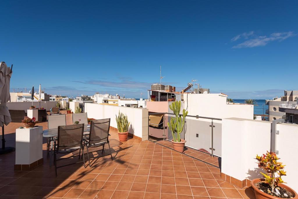 Apartamento Arguineguín, en el casco marinero con sol todo el año Exterior foto
